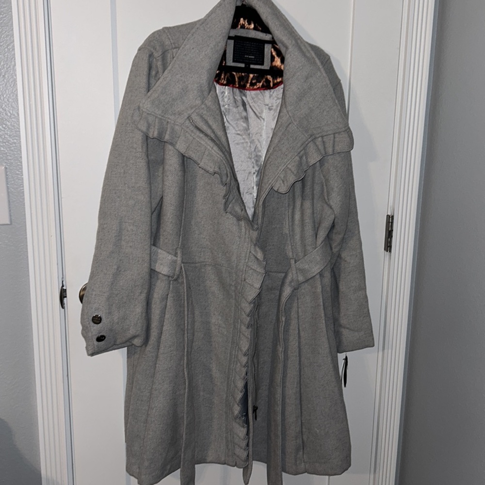 Steve Madden Light Gray Ruffle Trench Coat, Size 1X - Picture 8 of 14